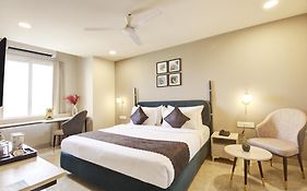 Saltstayz Select - Golf Course Road & Sector 27